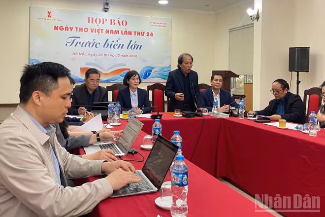 Nhà thơ Nguyễn Quang Thiều thông tin về Ngày thơ Việt Nam.