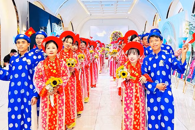 Các cặp đôi rạng ngời trong chương trình Lễ cưới tập thể năm 2025 vừa được tổ chức tại Thành phố Hồ Chí Minh.