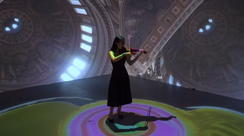 khong-gian-hoc-tap-dam-chim-immersive-room-tai-ueh-3.png