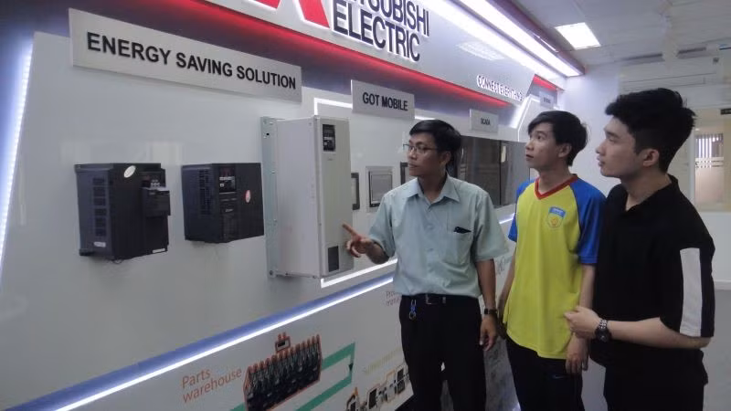 Đào tạo nguồn nhân lực tự động hóa tại Khu Công nghệ cao Thành phố Hồ Chí Minh.