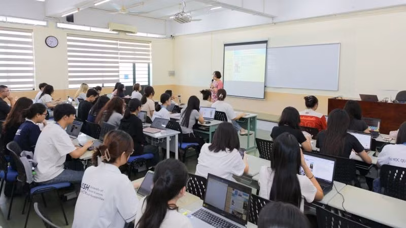 Sinh viên Trường đại học Khoa học xã hội và Nhân văn trong giờ học tập.