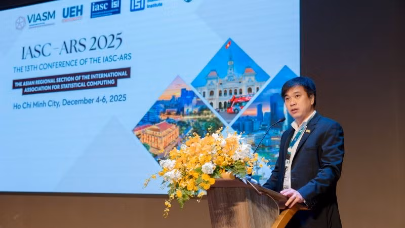 Phó Giáo sư, Tiến sĩ Bùi Quang Hùng, Phó Giám đốc phụ trách Đại học Kinh tế Thành phố Hồ Chí Minh.