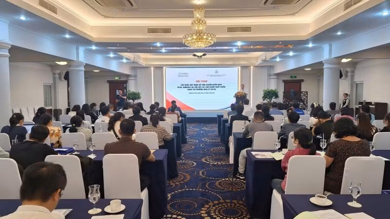 Quang cảnh hội thảo “Cập nhật quy định về tiêu chuẩn kiểm soát PFAS, Mineral Oil đối với các sản phẩm xuất khẩu sang thị trường Hoa Kỳ và EU”.