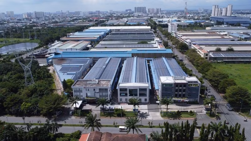 Doanh nghiệp trong Khu Công nghiệp Tân Tạo, Thành phố Hồ Chí Minh lắp đặt điện mặt trời áp mái.
