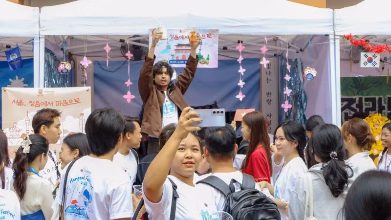 Sinh viên tham gia các hoạt động sôi nổi tại Hangeul Festival 2025.