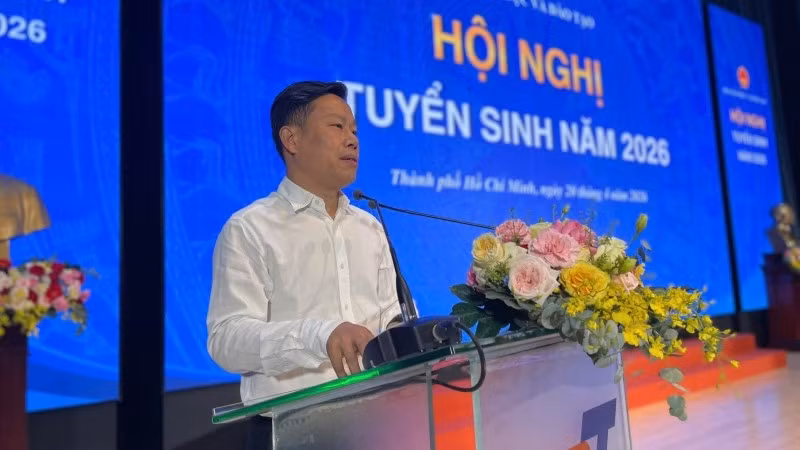 Thứ trưởng Giáo dục và Đào tạo Lê Quân phát biểu tại hội nghị.
