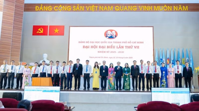 Ra mắt Ban chấp hành Đảng bộ Đại học Quốc gia Thành phố Hồ Chí Minh lần thứ 7, nhiệm kỳ 2025-2030.
