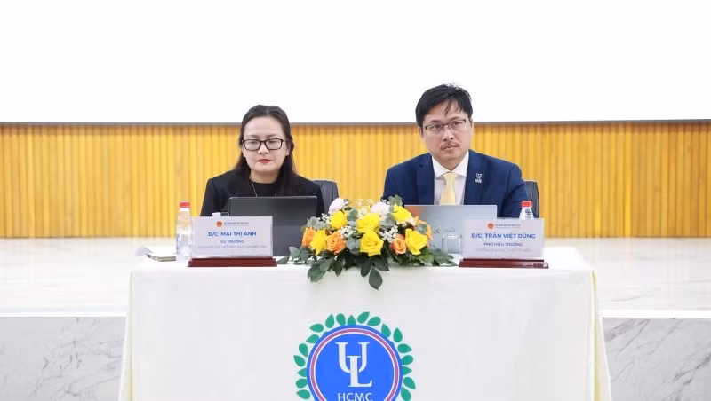 Các đồng chí chủ trì hội thảo. (Ảnh: Cộng tác viên)