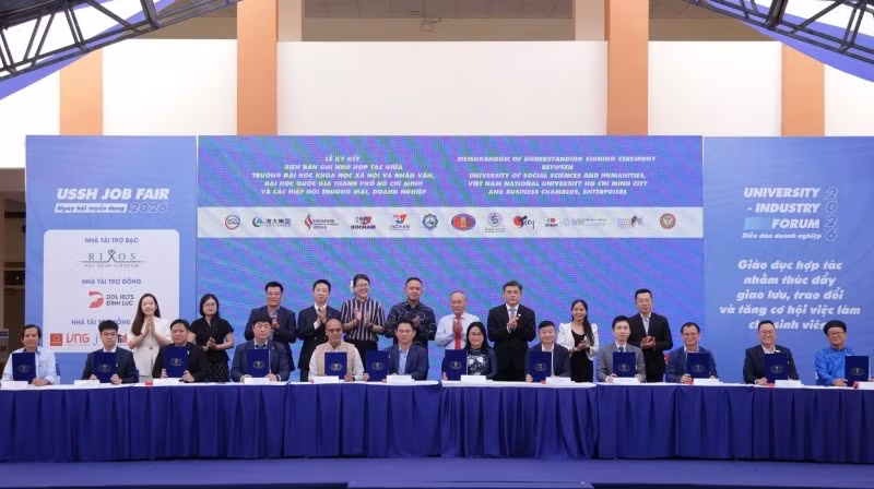 2-nha-truong-ky-ket-voi-cac-doi-tac.jpg