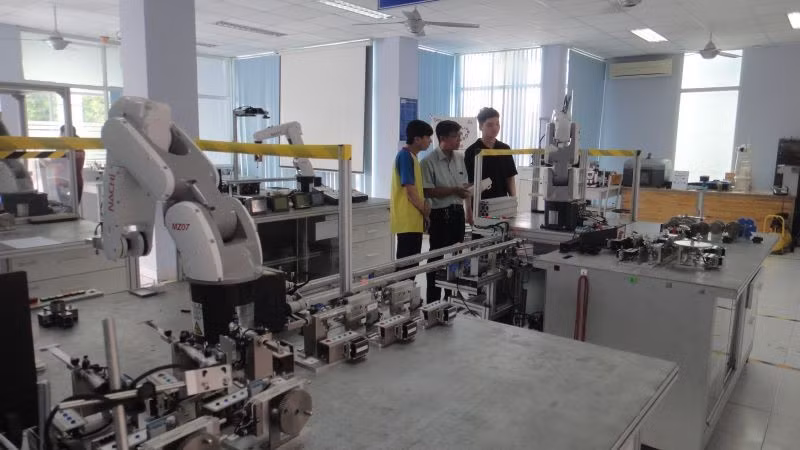 Đào tạo lao động tự động hóa tại Trung tâm Đào tạo Khu Công nghệ cao (Khu Công nghệ cao Thành phố Hồ Chí Minh).