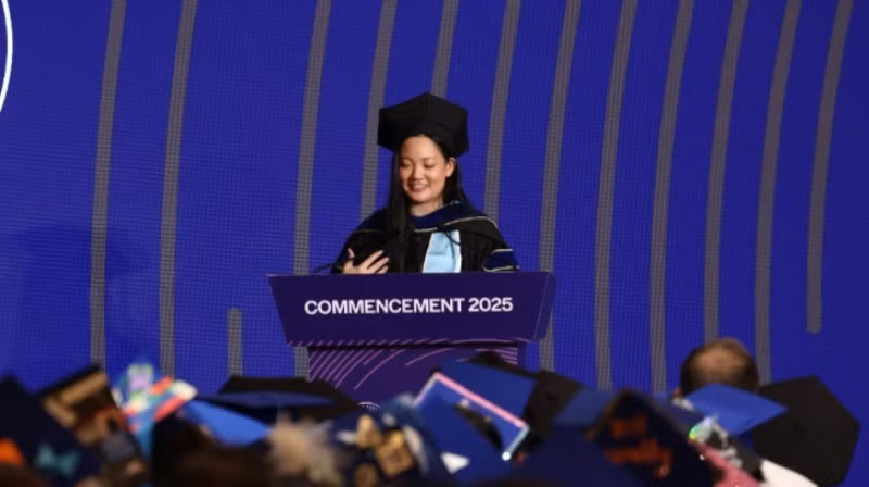 Amanda Nguyễn, nữ phi hành gia gốc Việt đầu tiên bay vào vũ trụ phát biểu tại lễ tốt nghiệp
