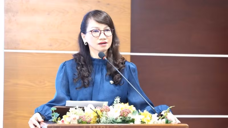 Giáo sư, Tiến sĩ Nguyễn Thị Thanh Mai, Giám đốc Đại học Quốc gia Thành phố Hồ Chí Minh phát biểu tại buổi gặp mặt.