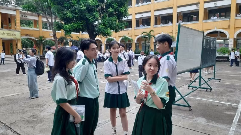 Thí sinh tham gia kỳ thi tuyển sinh lớp 10 công lập năm học 2026-2027 tại Thành phố Hồ Chí Minh.
