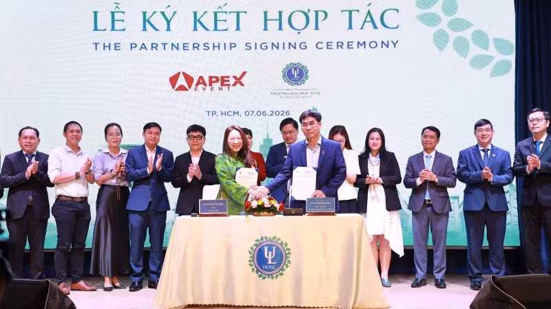 Trường đại học Luật Thành phố Hồ Chí Minh ký kết hợp tác với doanh nghiệp.