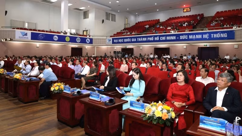Các đại biểu tham dự hội thảo.