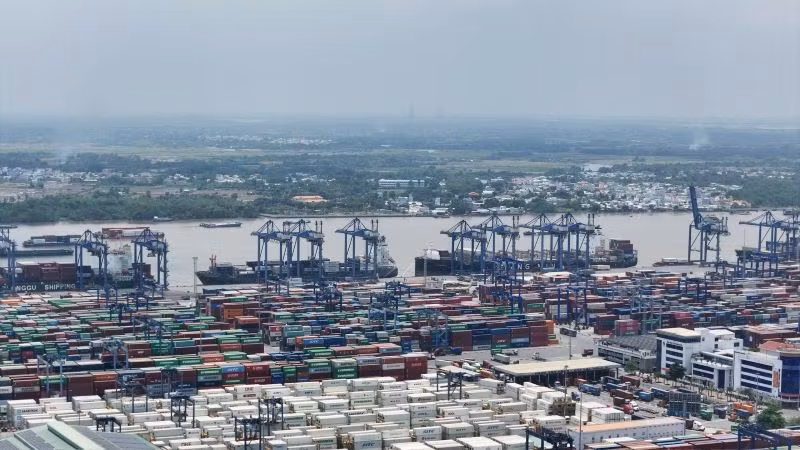Hệ thống kho bãi Cảng Cát Lái, Thành phố Hồ Chí Minh được đầu tư đồng bộ đáp ứng cho nhu cầu hoạt động logistics. (Ảnh THẾ ANH)