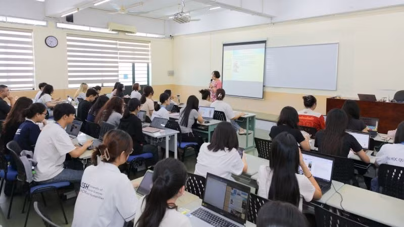 Sinh viên Trường đại học Khoa học xã hội và Nhân văn trong giờ học.