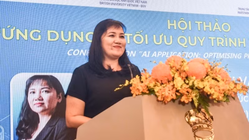 Bà Cao Thị Phi Vân, Phó Giám đốc Trung tâm Xúc tiến Thương mại và Đầu tư Thành phố Hồ Chí Minh, phát biểu tại hội thảo.
