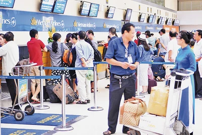 Hành khách nên đến sân bay trước lúc khởi hành 2 giờ để làm thủ tục. Ảnh: NGUYỆT ANH