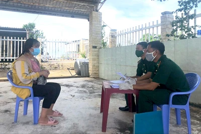 Đối tượng Trần Thị Linh làm việc với Bộ đội Biên phòng.