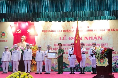 Cục Cảnh sát Quản lý hành chính về trật tự xã hội đón nhận Huân chương Bảo vệ Tổ quốc hạng Nhất. 