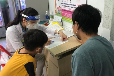 Trẻ khám tầm soát tại Bệnh viện Nguyễn Tri Phương.