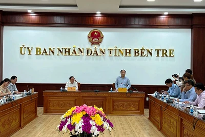 Đoàn công tác Bộ Giao thông vận tải làm việc với lãnh đạo hai tỉnh Tiền Giang và Bến Tre.