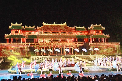 Chương trình nghệ thuật khai màn Tuần lễ Festival Huế 2022 với chủ đề “Di sản văn hóa với hội nhập và phát triển”.