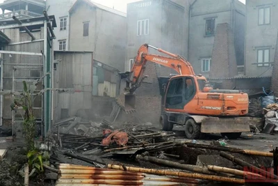 Thực hiện cưỡng chế với 140 hộ vi phạm đất tại xã Văn Môn, huyện Yên Phong, tỉnh Bắc Ninh.