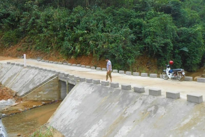 Tỉnh Quảng Bình ưu tiên nguồn vốn đầu tư hạ tầng vùng miền núi để nâng cao đời sống cho người dân.
