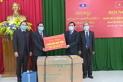 Tỉnh Thanh Hóa tặng bạn vật tư phòng, chống dịch Covid-19.