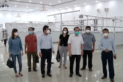 Đoàn công tác Bệnh viện Trung ương Thái Nguyên khảo sát tiến độ thi công Trung tâm Hồi sức tích cực điều trị bệnh nhân Covd-19 tại Long An. 