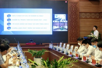 Quang cảnh cuộc họp.