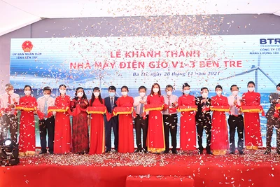 Cắt băng khánh thành Nhà máy điện gió V1-3 Bến Tre.