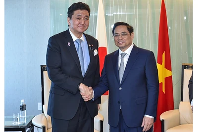 Thủ tướng Phạm Minh Chính bày tỏ vui mừng trước sự phát triển tốt đẹp của quan hệ Đối tác chiến lược sâu rộng Việt Nam-Nhật Bản trên các lĩnh vực, trong đó hợp tác quốc phòng là một trong những trụ cột hợp tác quan trọng. (Ảnh: VGP/Nhật Bắc)