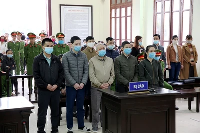 Các bị cáo tại phiên tòa.