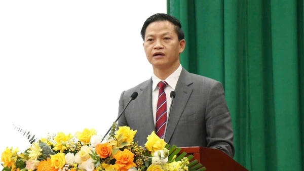 Đồng chí Vương Quốc Tuấn phát biểu nhận nhiệm vụ. (Ảnh: LƯU TRUNG)