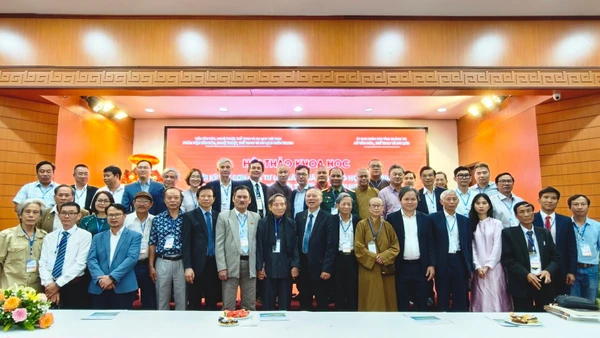 Các đại biểu tham dự hội thảo.