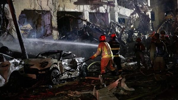 Địa điểm tại Tel Aviv, Israel bị trúng tên lửa từ Iran, ngày 1/3/2026. (Ảnh: THX/TTXVN)