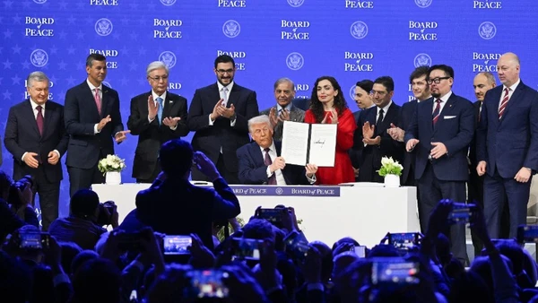 Tổng thống Hoa Kỳ Donald Trump phát biểu tại lễ ký chính thức thành lập Hội đồng Hòa bình về chấm dứt xung đột tại Dải Gaza, ở Davos, Thụy Sĩ, ngày 22/1/2026. (Ảnh: Anadolu Agency/TTXVN)