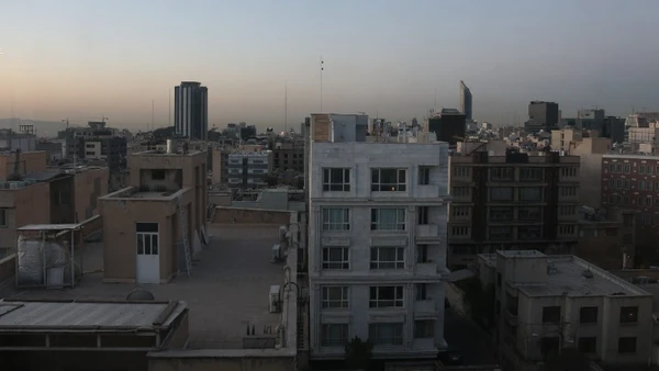 Quang cảnh thủ đô Tehran, Iran ngày 1/3/2026. (Ảnh: THX/TTXVN)