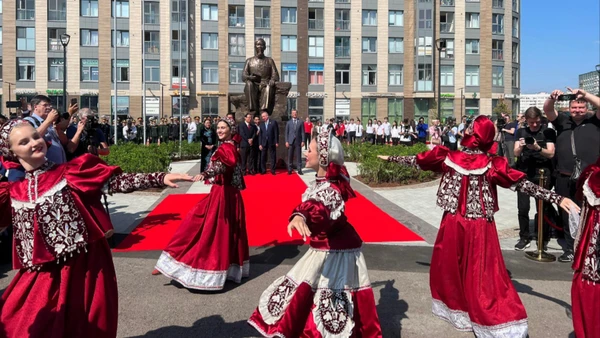 Hồ Chí Minh và báo chí nước Nga Xô viết