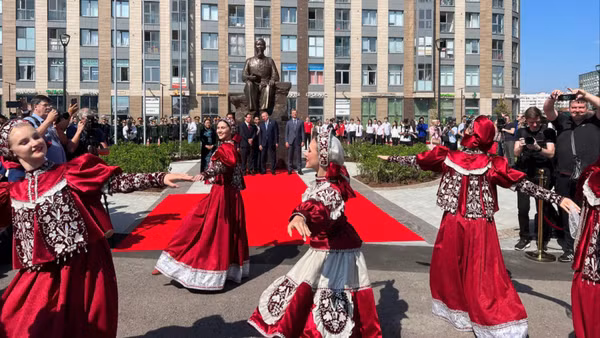 Hồ Chí Minh và báo chí nước Nga Xô viết