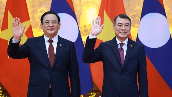 Thủ tướng Lê Minh Hưng hội đàm với Thủ tướng Lào Sonexay Siphandone