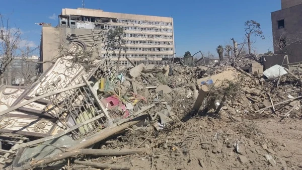 Đống đổ nát sau vụ tấn công tại Tehran, Iran, ngày 3/3/2026. (Ảnh: THX/TTXVN)