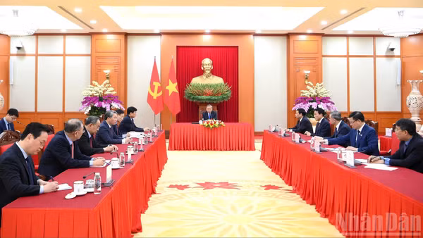 Quang cảnh cuộc điện đàm tại Trụ sở Trung ương Đảng. (Ảnh: ĐĂNG KHOA)