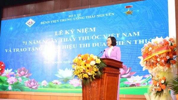 Phó Chủ tịch Quốc hội Nguyễn Thị Thanh phát biểu tại buổi lễ. (Ảnh: TUẤN SƠN)