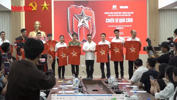 [Video] Giao lưu cùng các nghệ sĩ "Chiến sĩ quả cảm" tại Báo Nhân Dân