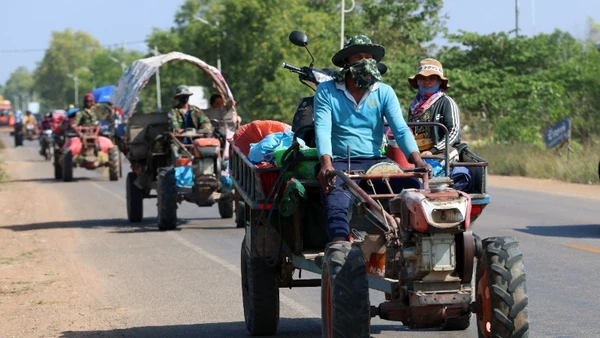 Người dân Campuchia sơ tán tới khu vực an toàn ở tỉnh Siem Reap khi xung đột biên giới tái diễn giữa nước này và Thái Lan, ngày 9/12/2025. (Ảnh: THX/TTXVN)
