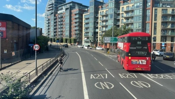 Đường phố tại thủ đô London, Anh. (Ảnh: TTXVN)